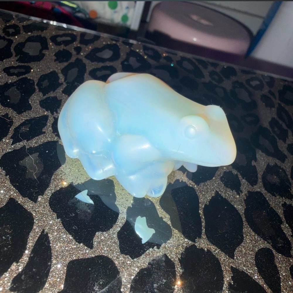 Opal frog figure palm sized